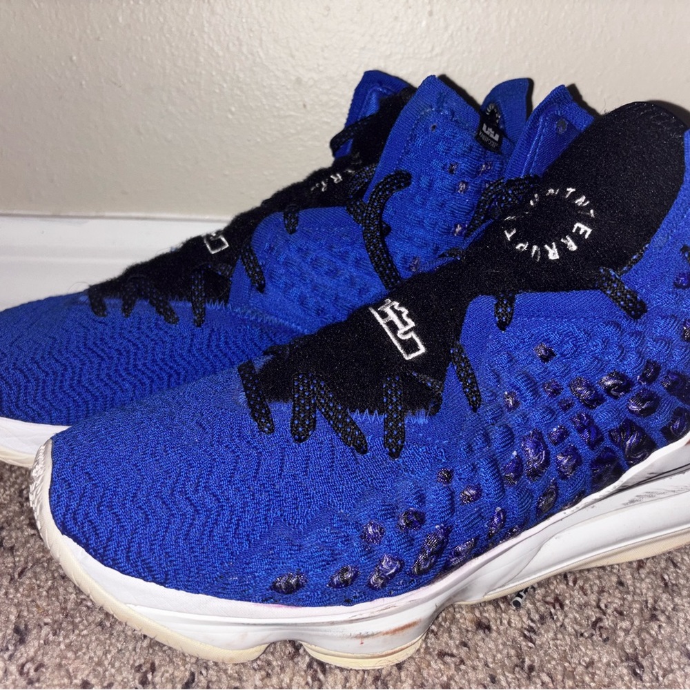 Nike LeBron James Uninterrupted More than an Athlete Sz 11